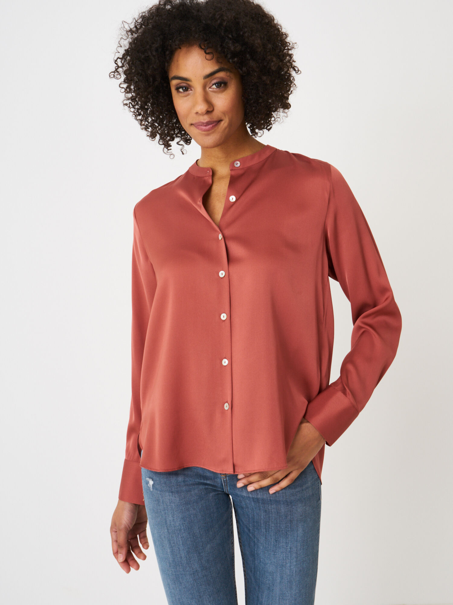 Basic stretch zijden blouse met ronde hals
